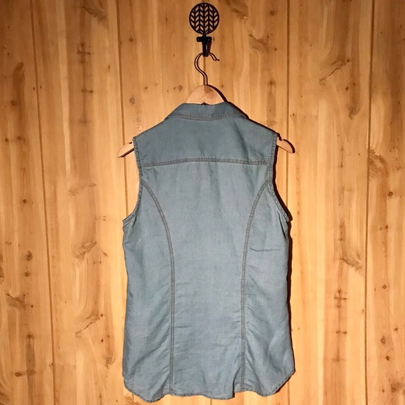 Margret by Be Cool Chambray Button Up Tank 🐎 - Picture 3 of 3